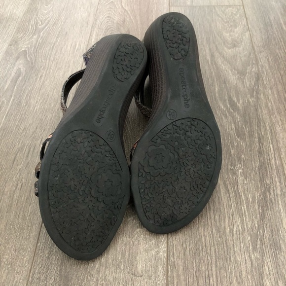 Apostrophe Sandals - Picture 7 of 8